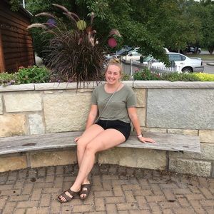 Meet your Posher, Alexis